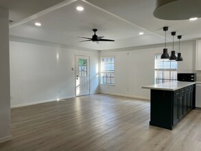 2201 Pin Oak Rd in Edinburg, TX - Foto de edificio - Building Photo