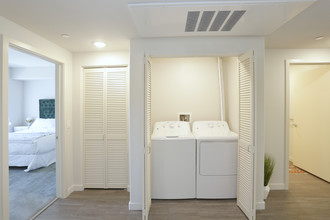 City Plaza Apartments in Escondido, CA - Building Photo - Interior Photo