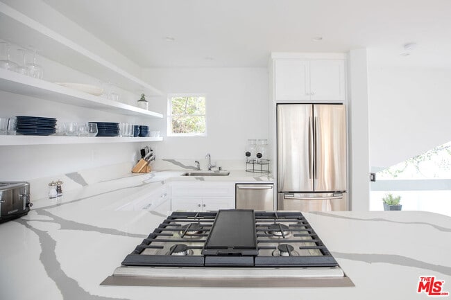 29233 Heathercliff Rd in Malibu, CA - Building Photo - Building Photo