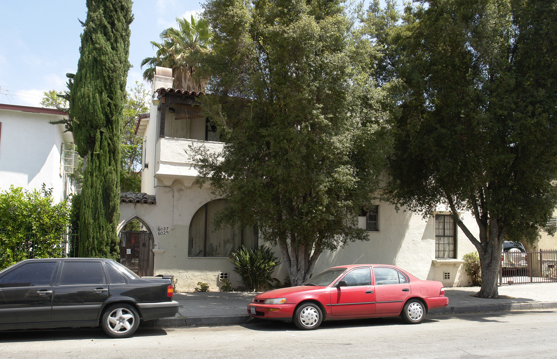 6027-6029 Barton Ave in Los Angeles, CA - Foto de edificio