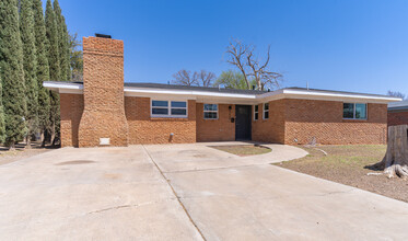 4220 Wayside Ave in Odessa, TX - Foto de edificio - Building Photo