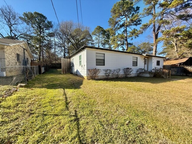 605 Waggoner St in Longview, TX - Building Photo - Building Photo