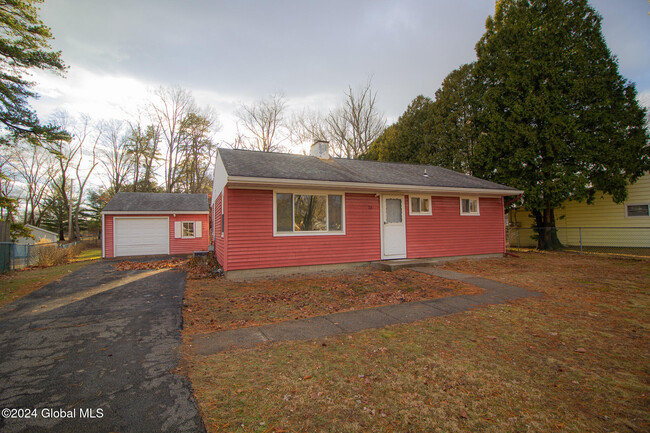 23 Robert Dr in Colonie, NY - Building Photo - Building Photo