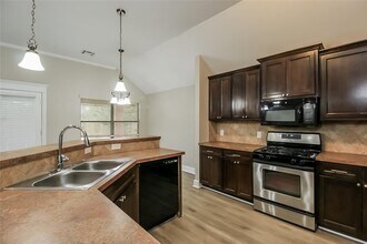 1632 Hollowbrook in Edmond, OK - Building Photo - Building Photo