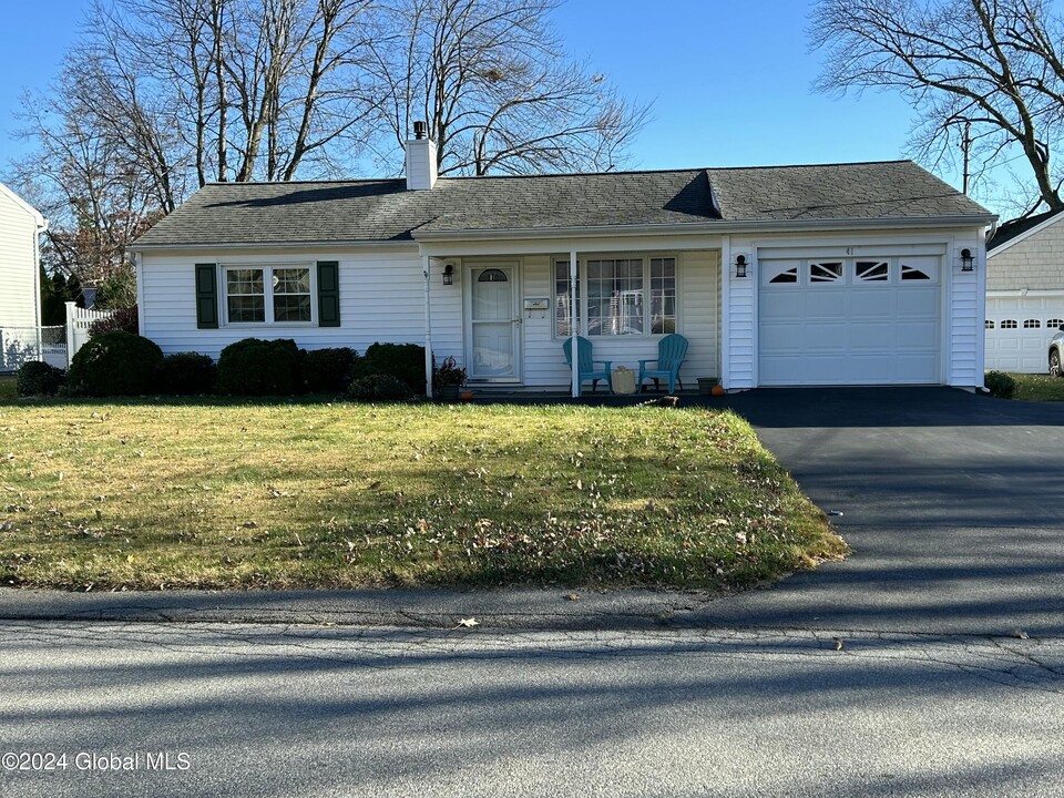 41 Fuller Terrace in Colonie, NY - Foto de edificio