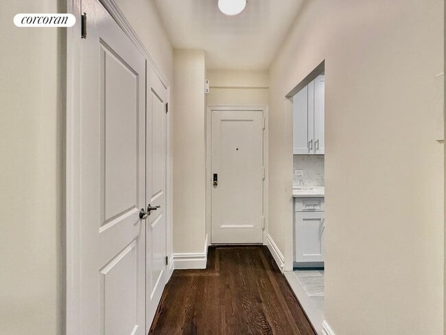 210 E 68th St in New York, NY - Building Photo - Building Photo