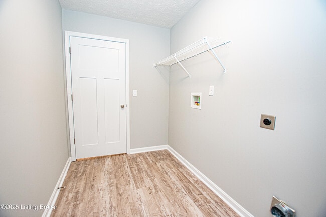 418 Eagle Pointe Dr in Louisville, KY - Building Photo - Building Photo