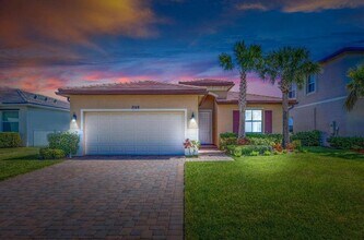 8148 NW Greenbank Cir in Port St. Lucie, FL - Building Photo - Building Photo
