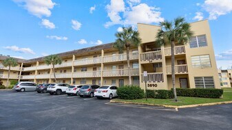 5890 NW 64th Ave in Tamarac, FL - Building Photo