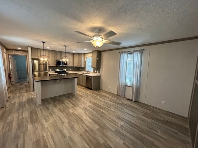 701 Hawaii in Belleville, MI - Building Photo - Building Photo