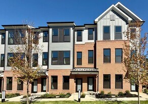 606 Sadie Cir in New Brunswick, NJ - Building Photo