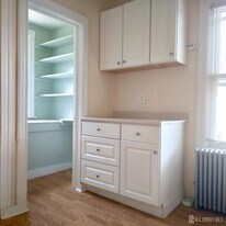 63 E Somerset St in Raritan, NJ - Building Photo