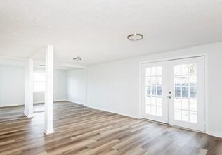 16118 Cottonwood Dr in Charlestown, IN - Building Photo - Building Photo