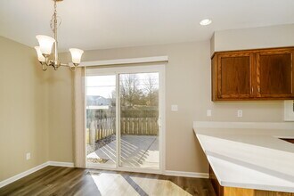 5349 Tracey Jo Rd in Greenwood, IN - Foto de edificio - Building Photo