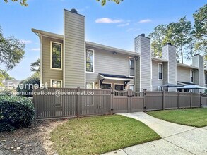 201 Park Ridge Cir in Marietta, GA - Foto de edificio - Building Photo