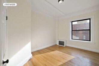 57 W 75th St in New York, NY - Building Photo - Building Photo