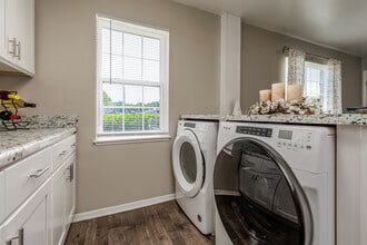 Mariners Green Apartments in Newport News, VA - Building Photo - Interior Photo