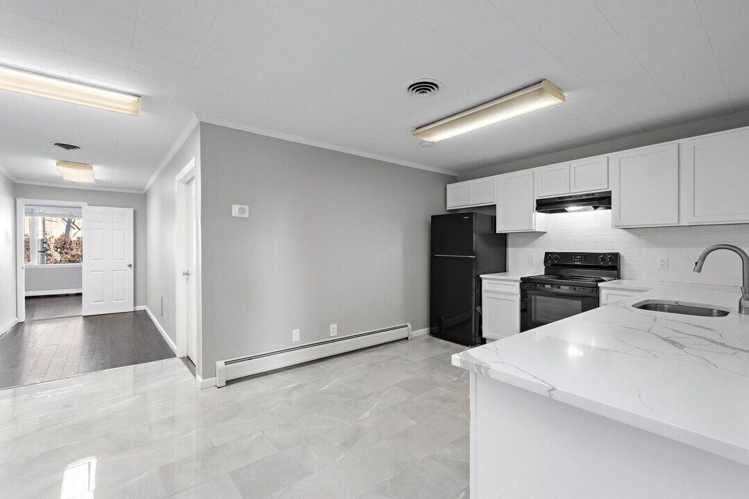 1249 Paterson Plank Rd in Secaucus, NJ - Building Photo