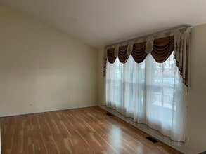 9137 Barberry Ln in Des Plaines, IL - Building Photo - Building Photo