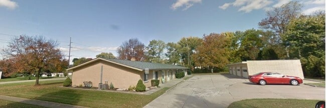 8396 N Akins Rd in North Royalton, OH - Foto de edificio - Building Photo