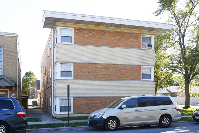 7719 W Fullerton Ave in Elmwood Park, IL - Building Photo - Building Photo