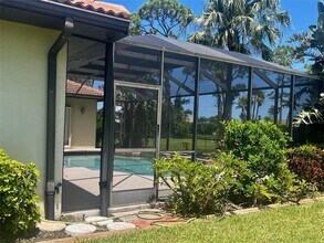 915 Park Pl Dr in Englewood, FL - Building Photo - Building Photo