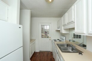 Highland Willows in Riverdale, GA - Building Photo