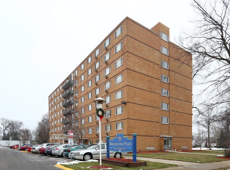 Waterstone Place Apartments in Warren, OH - Foto de edificio