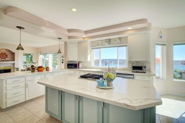 1539 13th Court Fi in Fox Island, WA - Building Photo - Building Photo