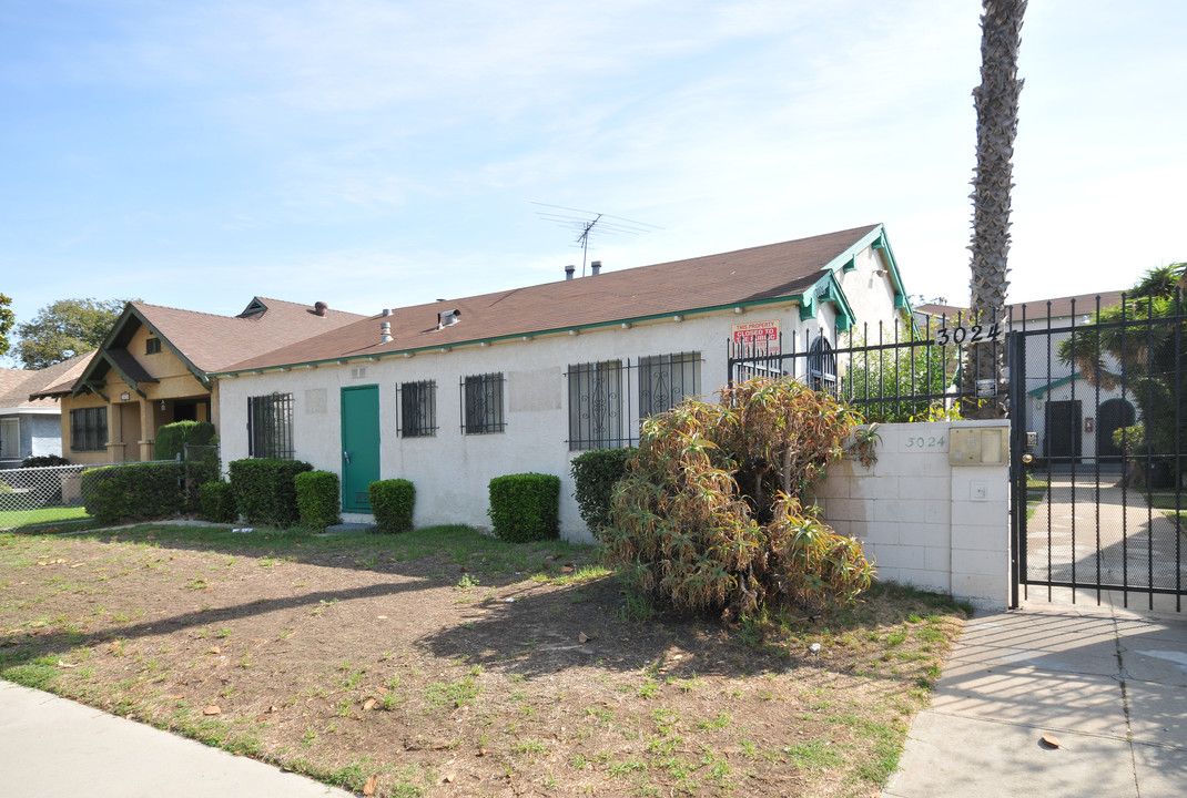 3024 S Harvard Blvd in Los Angeles, CA - Building Photo