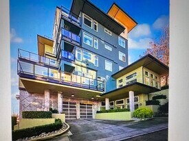 655 Crockett St, Unit A306 in Seattle, WA - Building Photo