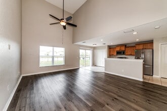 329 Beacon Harbour Loop in Bradenton, FL - Foto de edificio - Building Photo