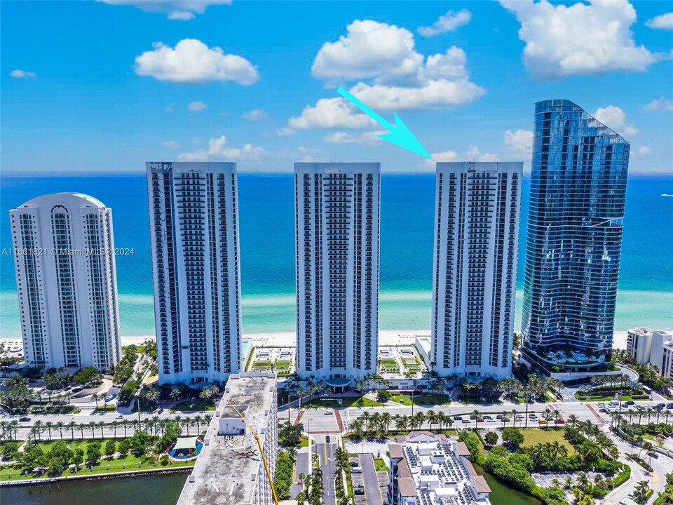 16999 Collins Ave, Unit 1104 in Sunny Isles Beach, FL - Building Photo