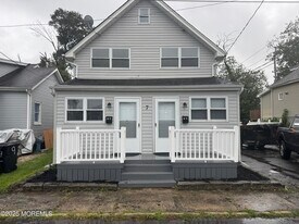 7 Braden Pl in Keansburg, NJ - Building Photo