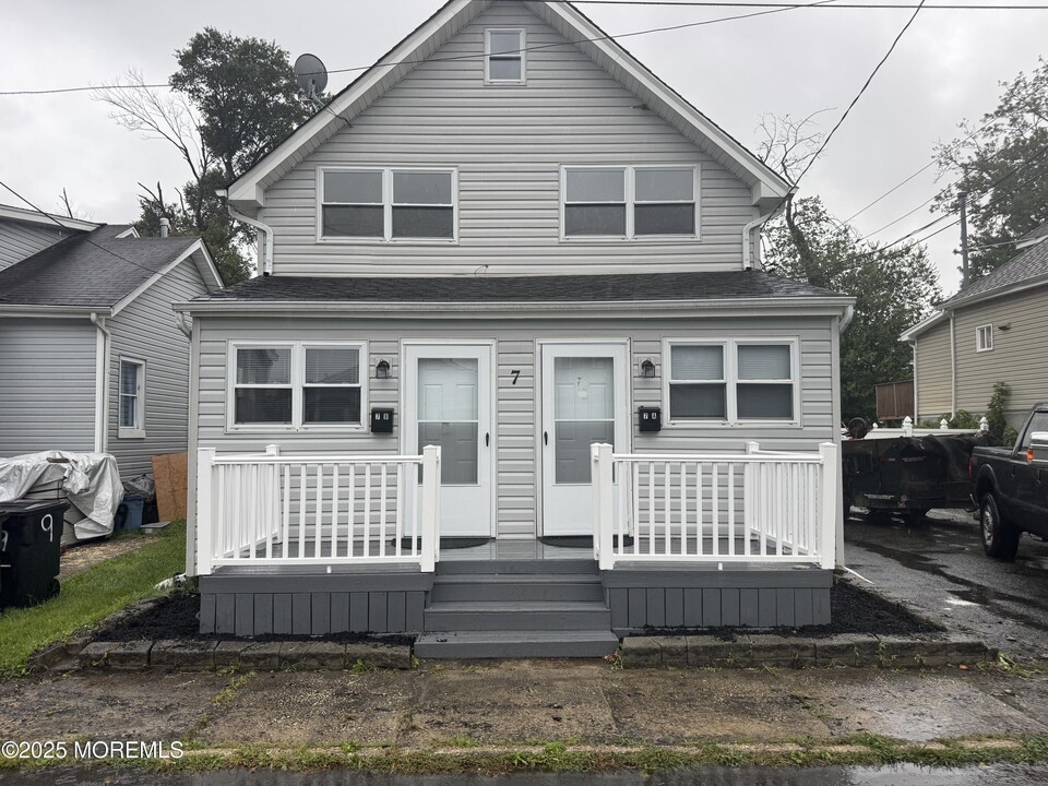 7 Braden Pl in Keansburg, NJ - Building Photo