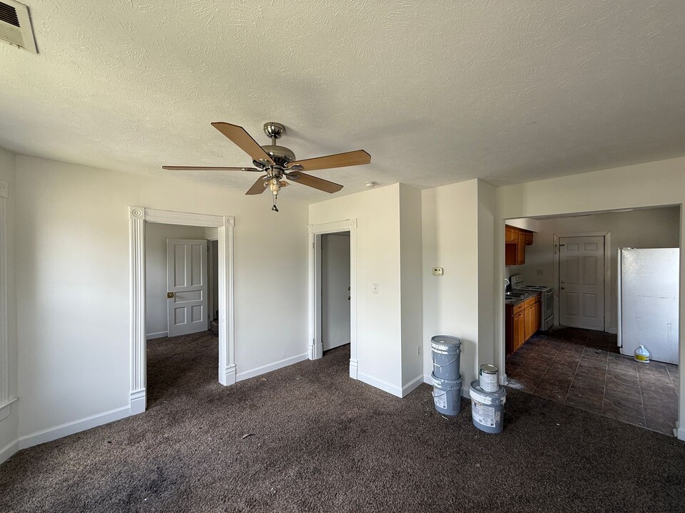 942 W Edwards St in Springfield, IL - Building Photo