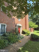 2 S Manchester St in Arlington, VA - Building Photo - Building Photo