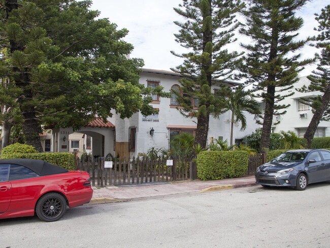 1311 15th Ter in Miami Beach, FL - Foto de edificio - Building Photo