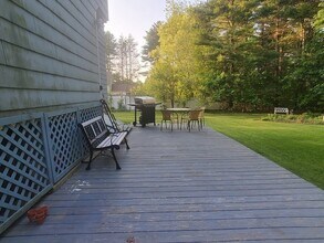 40 Pine St, Unit 1 in Easton, MA - Foto de edificio - Building Photo