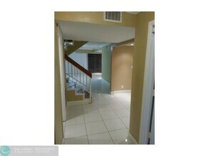 8002 NW 27th Pl in Sunrise, FL - Building Photo - Building Photo