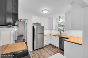 633 Agnes Ave in Brielle, NJ - Building Photo