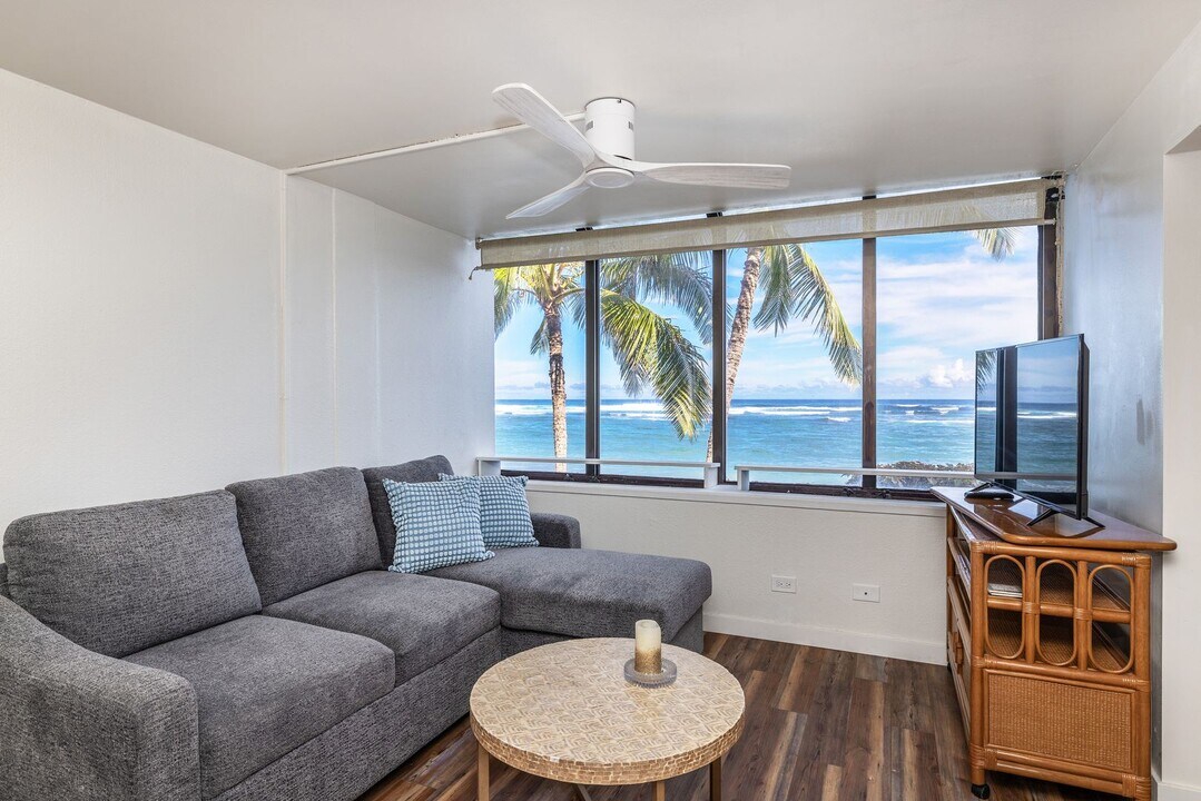 68-121-121 Au St in Waialua, HI - Building Photo