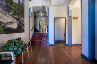 Crestwood Tower Apartments in Los Angeles, CA - Building Photo - Interior Photo