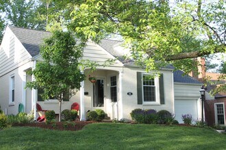 8666 Rosalie Ave in Brentwood, MO - Building Photo - Building Photo