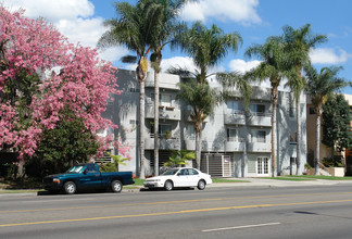 14615 Burbank Blvd in Van Nuys, CA - Building Photo - Building Photo