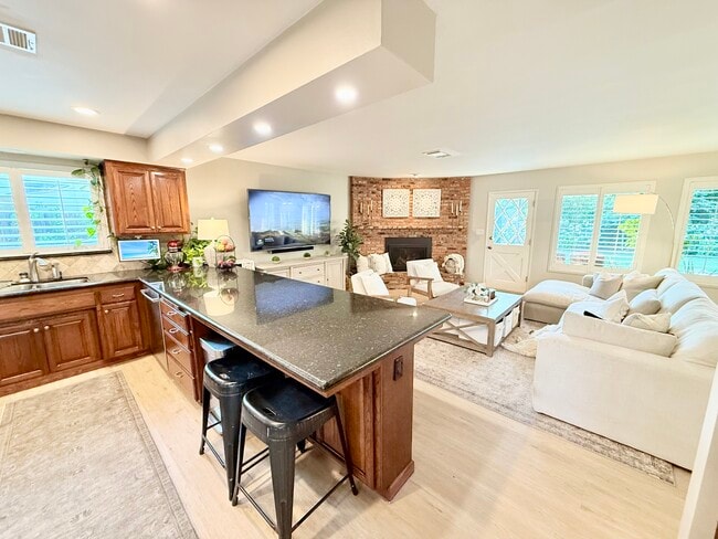 8000 Westlorne Ct in Bakersfield, CA - Building Photo - Building Photo