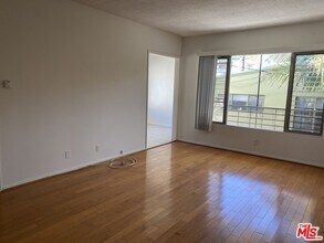 1117 10th St-Unit -10 in Santa Monica, CA - Building Photo - Building Photo
