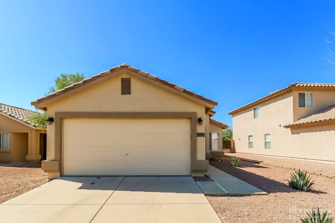 11934 N Olive St in El Mirage, AZ - Building Photo