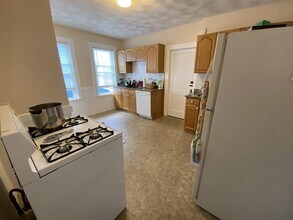 21 Dover St, Unit 2 in Cambridge, MA - Building Photo - Building Photo
