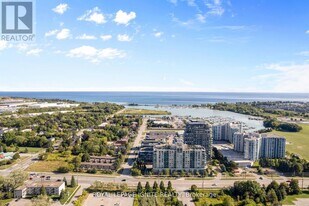 1604 Charles St in Whitby, ON - Building Photo